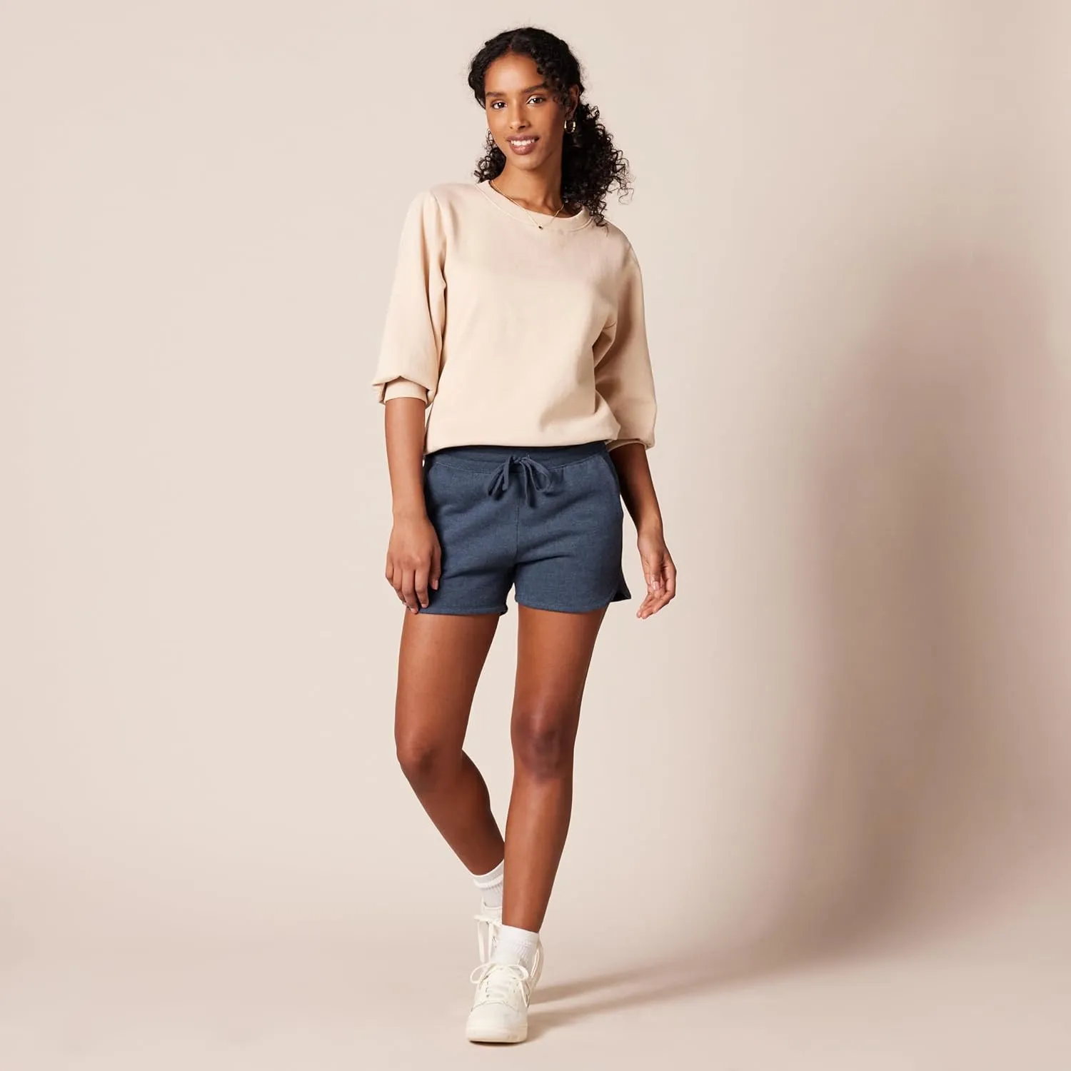 Amazon Essentials Women's Fleece Shorts with Pockets