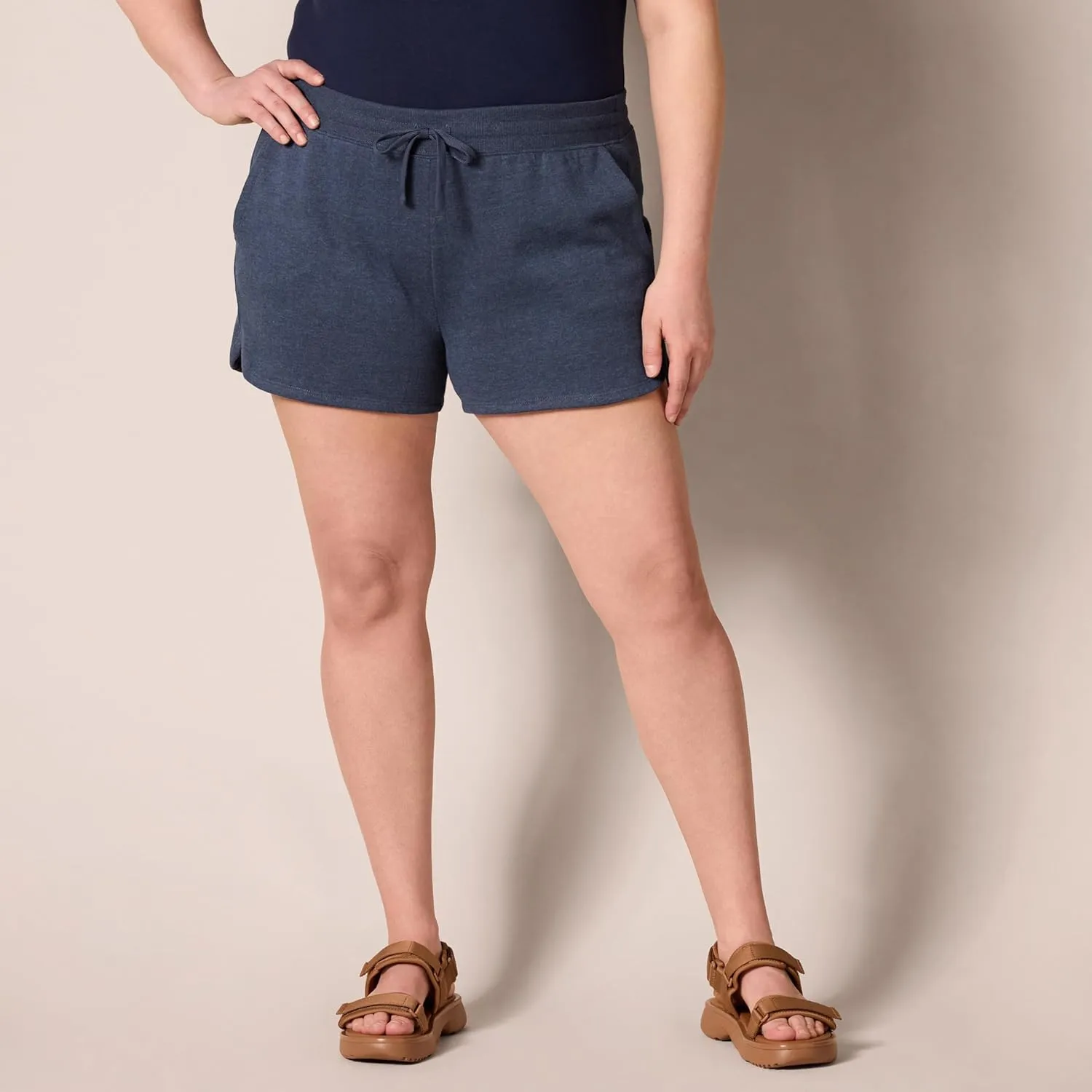 Amazon Essentials Women's Fleece Shorts with Pockets