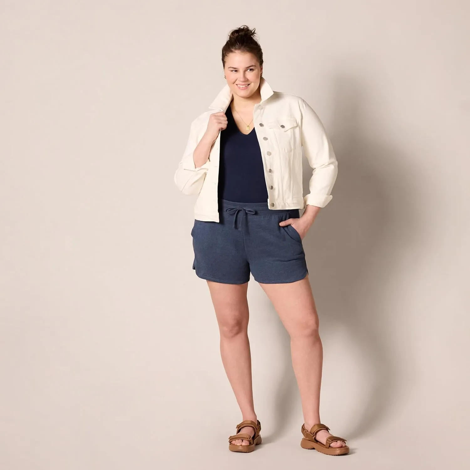 Amazon Essentials Women's Fleece Shorts with Pockets