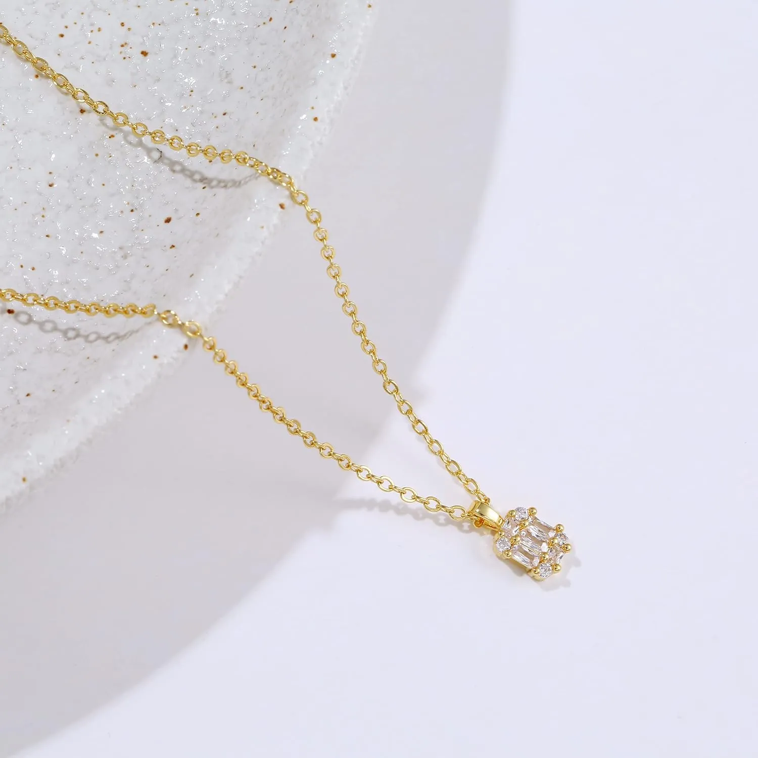 CAROVO Gold Necklace for Women,Dainty Gold Necklaces 14k Gold Plated Diamond Necklaces Cute CZ Solitaire Choker Necklaces for Women Simple Cubic Zirconia Pendant Necklace Trendy Jewelry Gifts