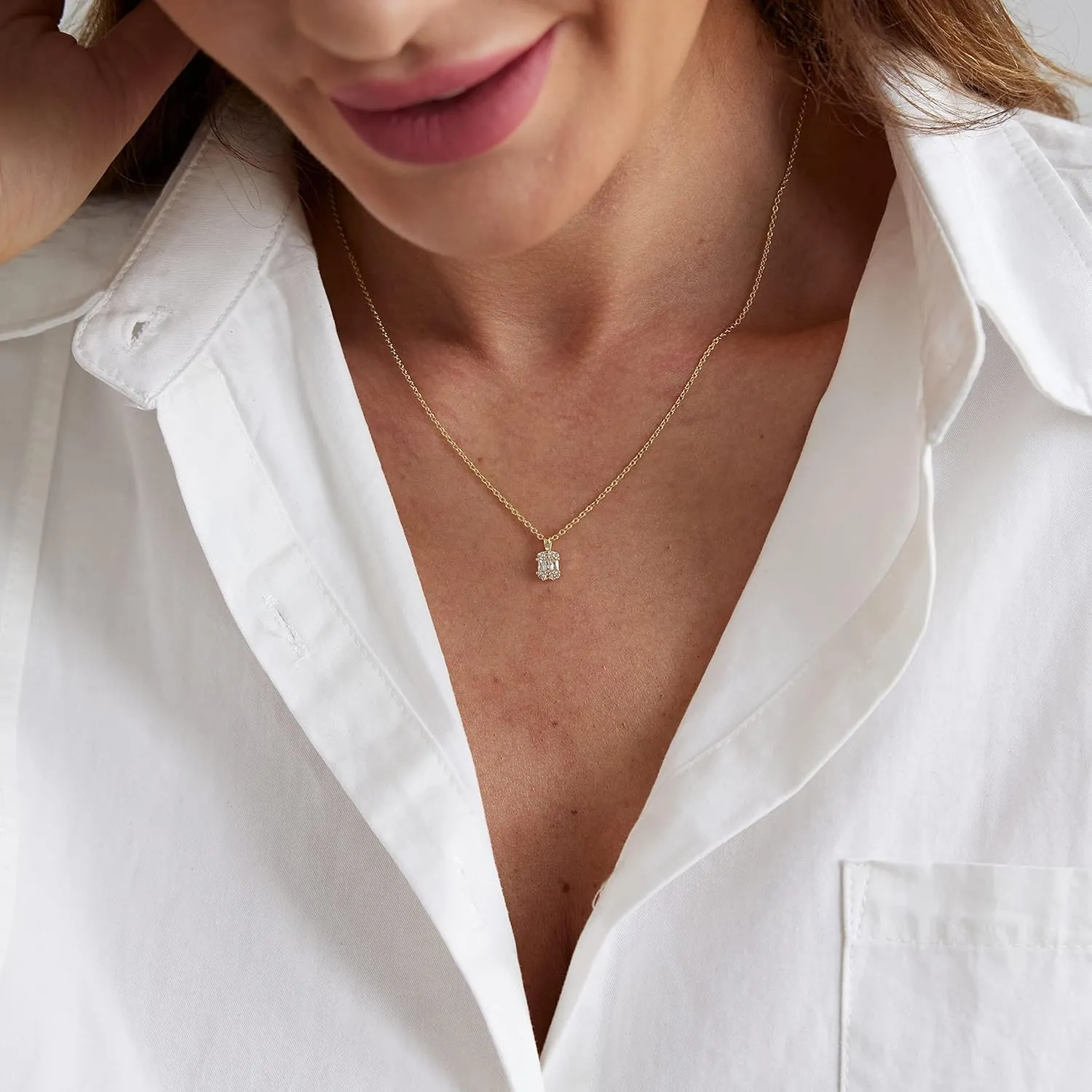 CAROVO Gold Necklace for Women,Dainty Gold Necklaces 14k Gold Plated Diamond Necklaces Cute CZ Solitaire Choker Necklaces for Women Simple Cubic Zirconia Pendant Necklace Trendy Jewelry Gifts