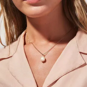Layered Pearl Necklaces for Women 18K Gold Plated Dainty Pearl Choker Necklaces Trendy Jewelry Gifts for Women.