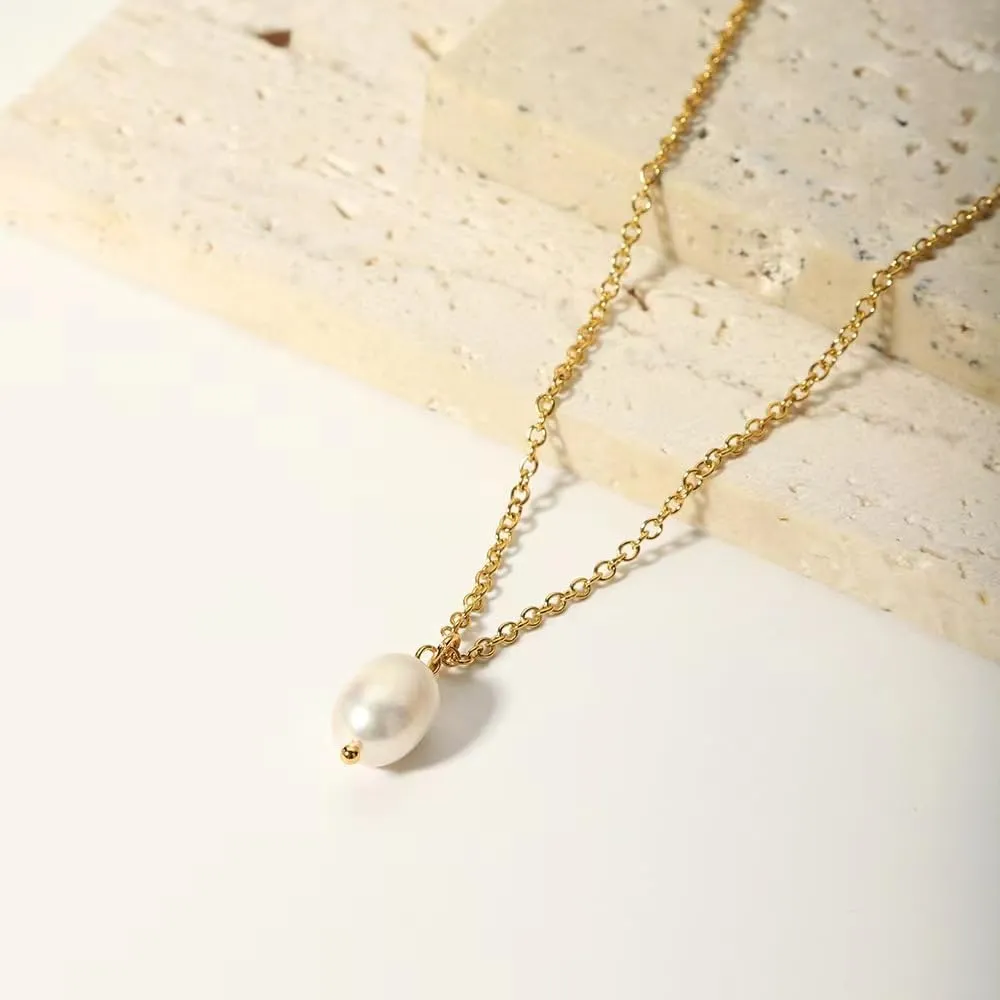 Layered Pearl Necklaces for Women 18K Gold Plated Dainty Pearl Choker Necklaces Trendy Jewelry Gifts for Women.
