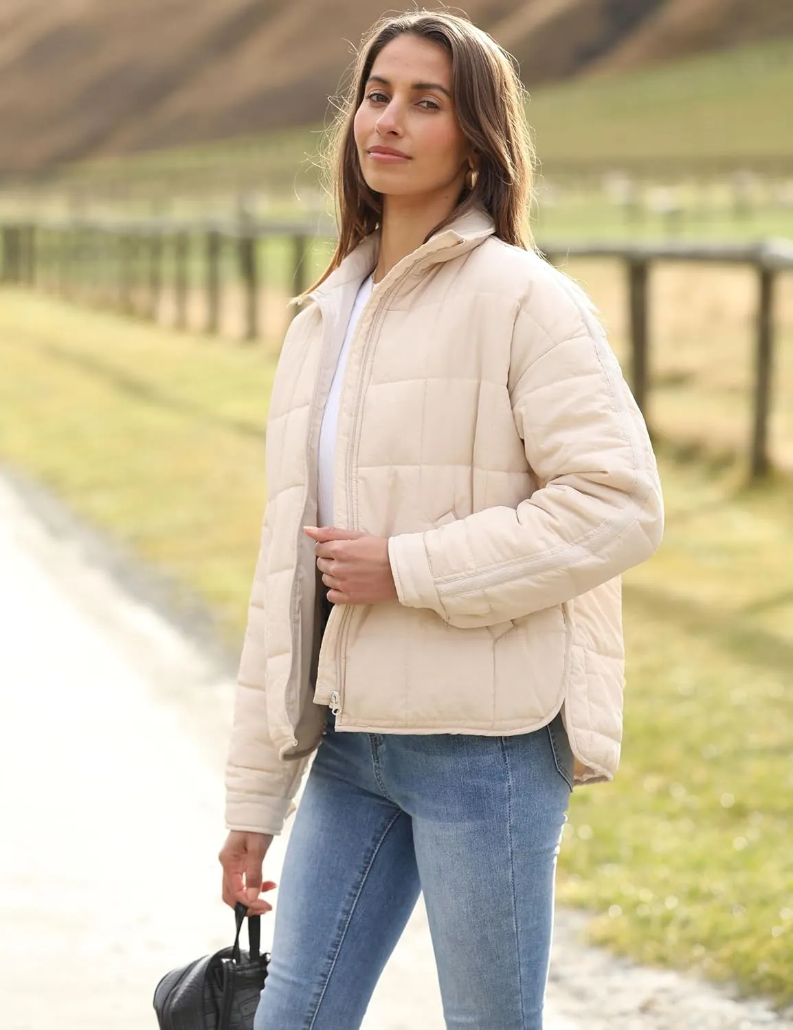 Quilted Puffer Jacket Women Lightweight Short Zip Up Padded Coat with Pockets