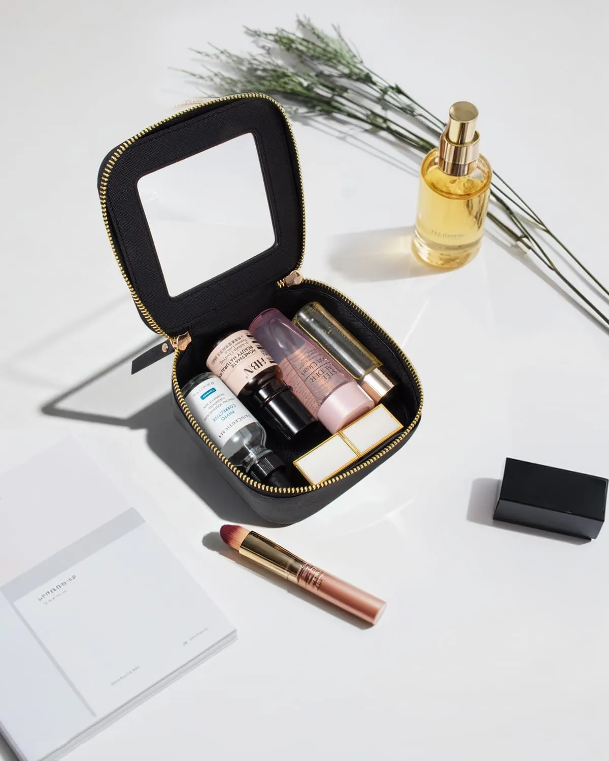 Small Makeup Case Organizer Travel Clear Cosmetic Bag for Women TSA Approved Portable Toiletry Bag Multipurpose Leather Makeup Bag Waterproof Leather Make Up Pouch with Zipper
