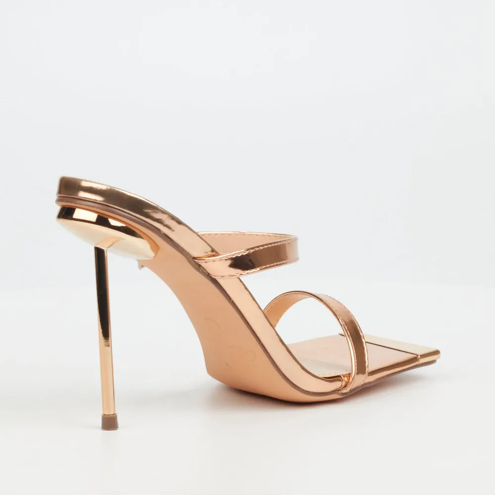 Swing 1 - Miss Black Heel